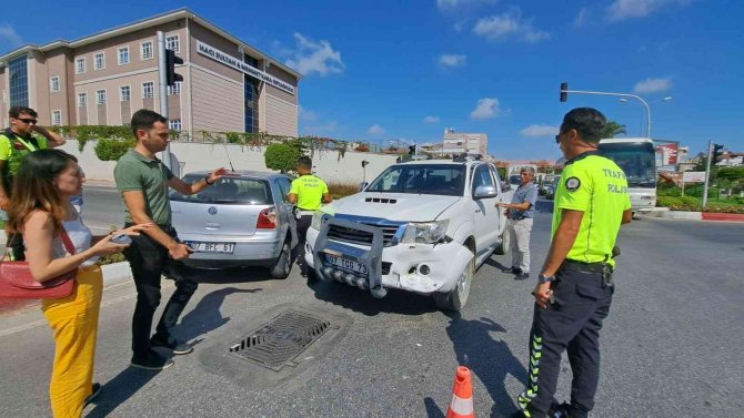 Kırmızı Işık İhlali Kaza Yaptırdı: 1 Yaralı