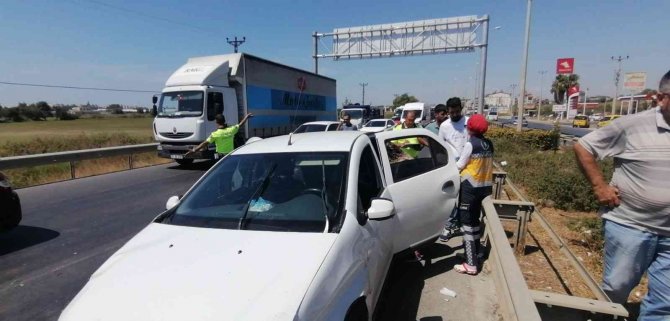 Otomobil Ticari Araca Arkadan Çarptı, Hamile Kadın Hastaneye Gitmeyi Kabul Etmedi