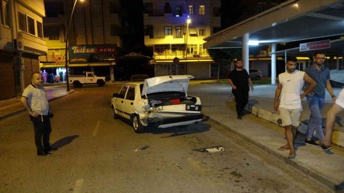 Park Halindeki Araca Çarpıp Kaçtı, Düşen Plakasıyla Yakalı Ele Verdi