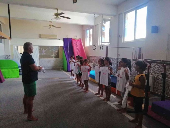 Didimli Genç Sporculara Tişört Sürprizi