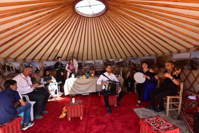 Azerbaycan’ın Karabağ Zaferi, Ahlat’taki Fotoğraf Sergisiyle Anlatılıyor