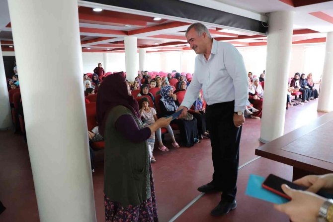Başkan Turanlı: “İ̇htiyaç Sahibi Ailelerimize Sosyal Yardım Kartı Dağıtmaya Devam Ediyoruz”