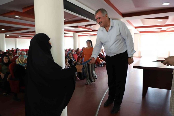 Başkan Turanlı: “İ̇htiyaç Sahibi Ailelerimize Sosyal Yardım Kartı Dağıtmaya Devam Ediyoruz”