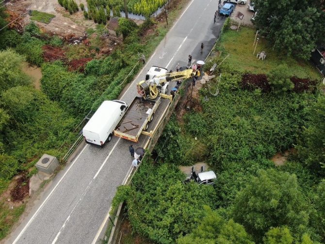 Beykoz’da Yağmurda Aracıyla Dereye Uçan Kadın Sürücü Yaralandı