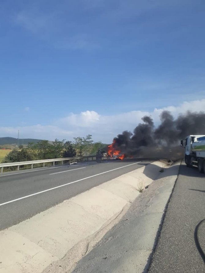 Bariyerlere Çarpan Lpg Yüklü Tanker Alev Alev Yandı