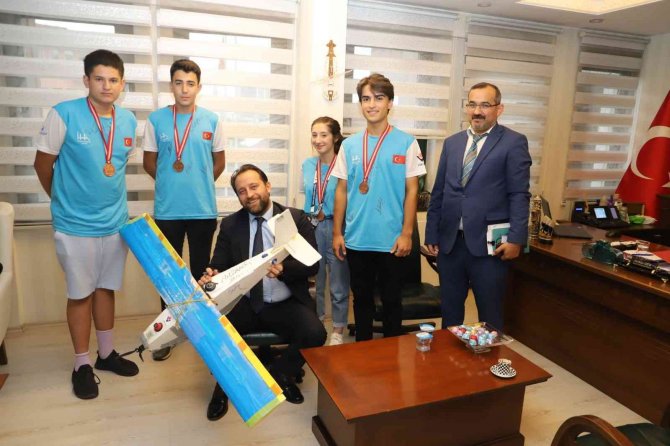 Bursa İ̇l Milli Eğitim Müdürü Feza Takımını Ağırladı