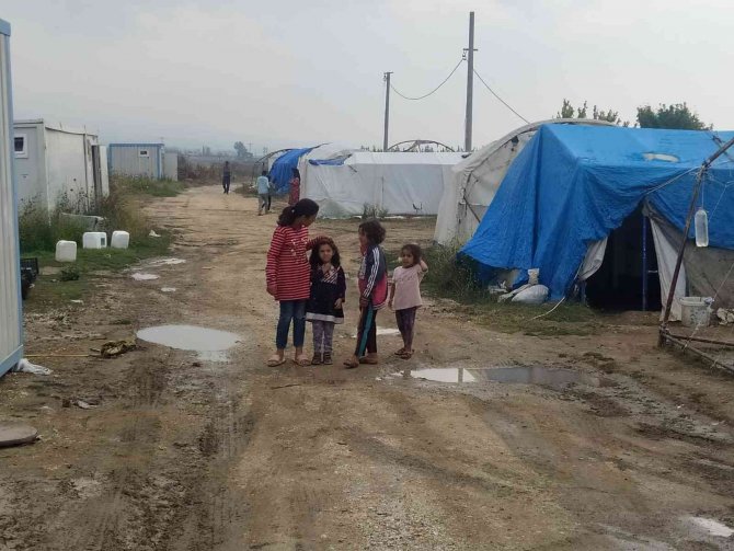 Sağanak Yağmur Sonrası 300 Kişinin Tahliye Edildiği Bölge Gündüz Görüntülendi