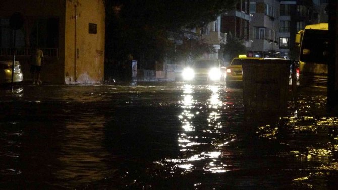 Sağanak Yağış Çanakkale’de Hayatı Olumsuz Etkiledi