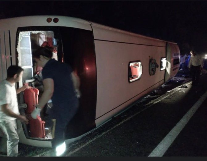 Denizli’de Yolcu Otobüsü Devrildi