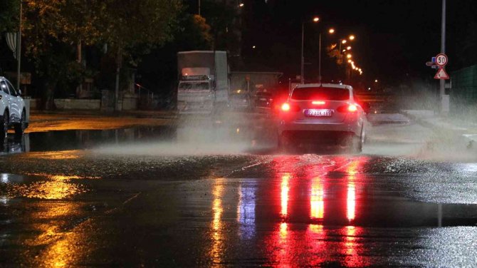 Edirne’de Sağanak Yağış Etkili Oldu