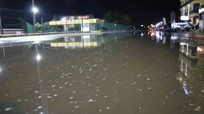 Edirne’de Sağanak Yağış Etkili Oldu