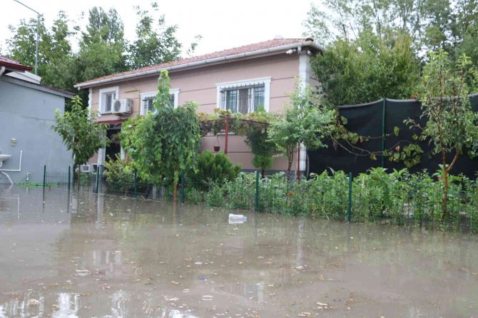 Evini Sel Suları Basan Kanser Hastası Anne Çektiği Çileyi Anlattı