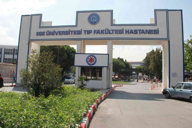 Ege Üniversitesi Hastanesinin Tavanlarından Su Akmaya Devam Ediyor