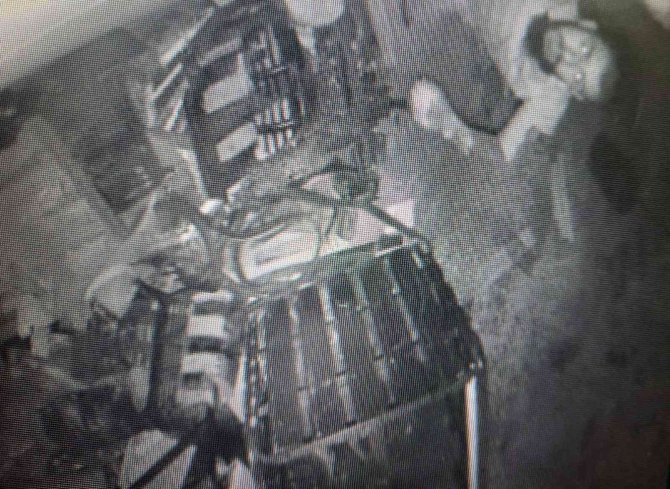 Eline Aldığı Sopayla Güvenlik Kamerasını Kırdı, 30 Bin Liralık Malzeme Çaldı