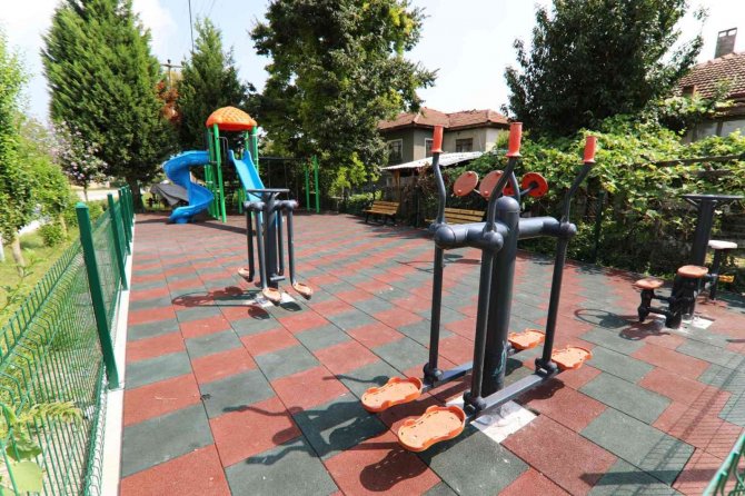 Erenler’de Parklar Yenileniyor