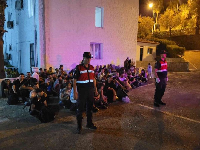 Fethiye’de 92 Düzensiz Göçmen Yakalandı, 5 Şüpheli Gözaltına Alındı
