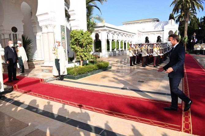 Fransa Cumhurbaşkanı Macron Cezayir’de