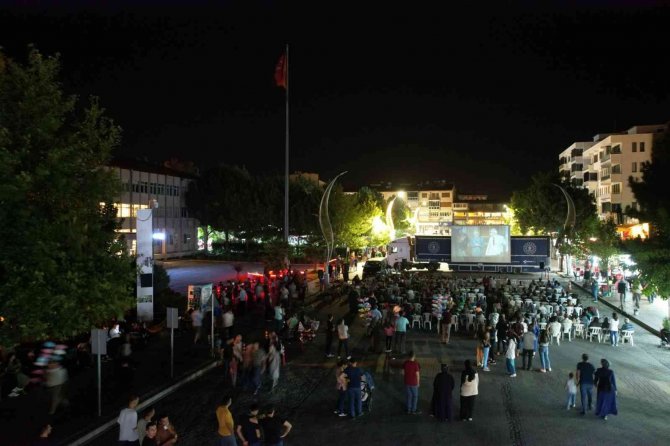 Gezen Sinema Tırı Gediz’de