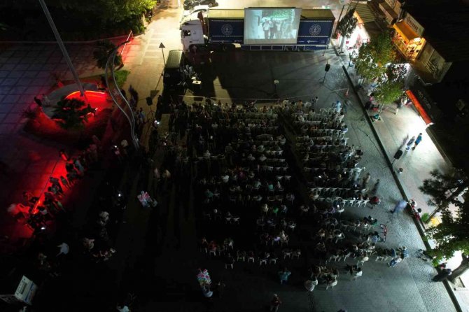 Gezen Sinema Tırı Gediz’de