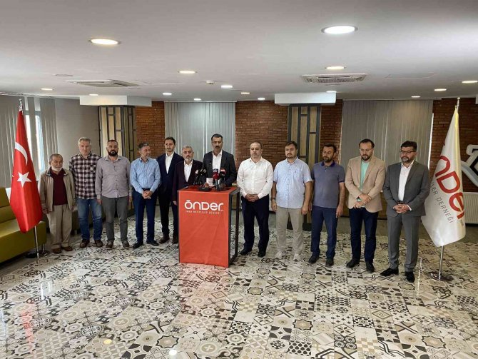 Şarkıcı Gülşen’in İ̇mam Hatiplerle İlgili Sözlerine 81 İlde Suç Duyurusu