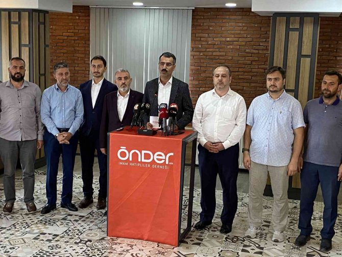 Şarkıcı Gülşen’in İ̇mam Hatiplerle İlgili Sözlerine 81 İlde Suç Duyurusu