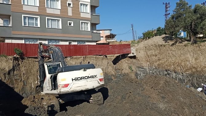 Hatay’da Toprak Kayması Nedeniyle Apartman Boşaltıldı