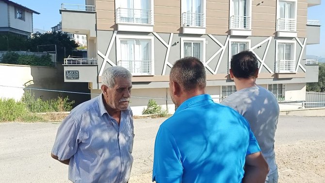 Hatay’da Toprak Kayması Nedeniyle Apartman Boşaltıldı