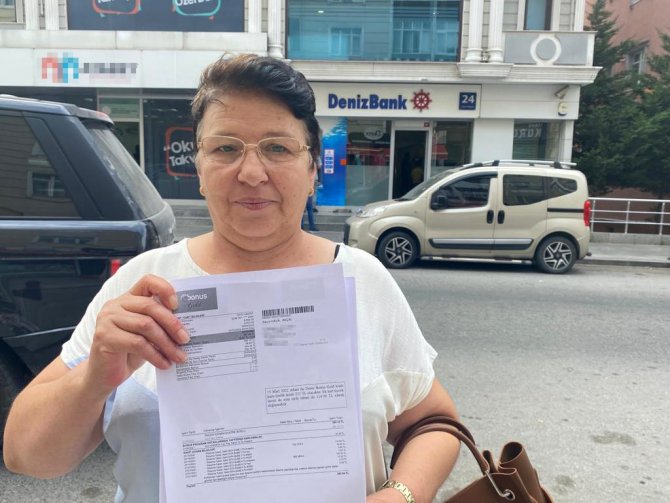 Okuma Yazma Bilmeyen Kadının "Banka Personeli Adıma Kredi Kartı Çıkartıp Harcama Yaptı" İddiası