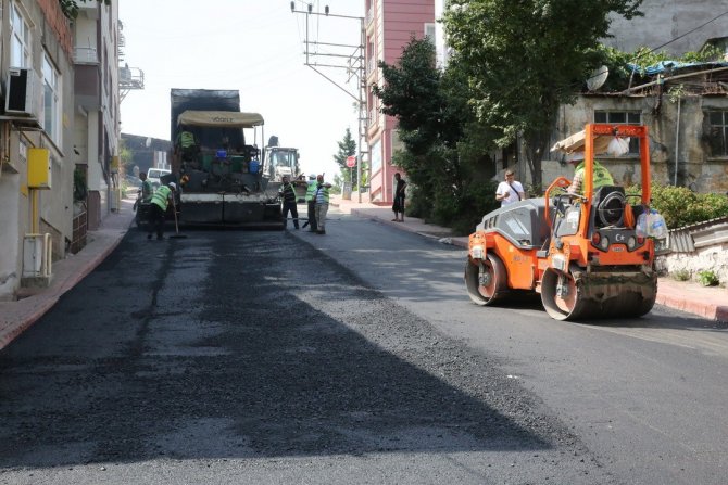 Başkan Demirtaş Asfalt Döktü