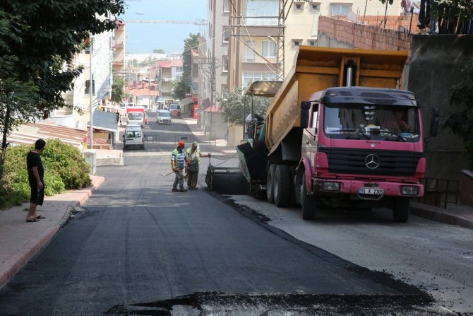 Başkan Demirtaş Asfalt Döktü