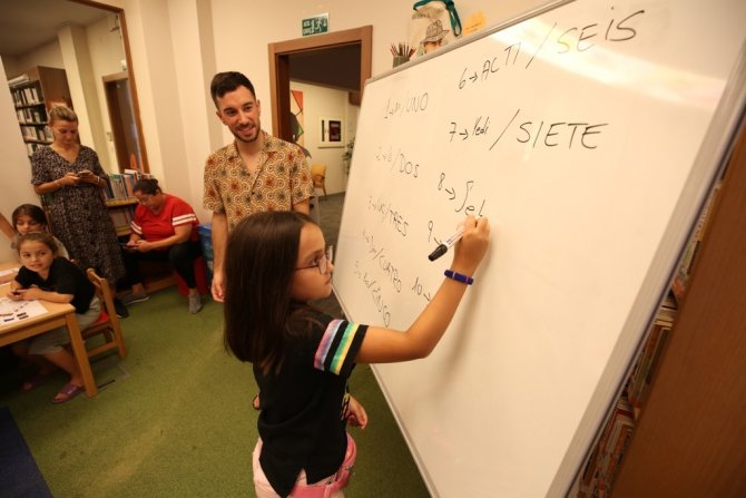 İ̇spanyol Yazar Nilüferli Kitap Kurtlarıyla Buluştu