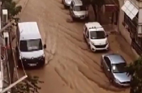 İ̇zmir 15 Dakikada Sağanağa Teslim Oldu