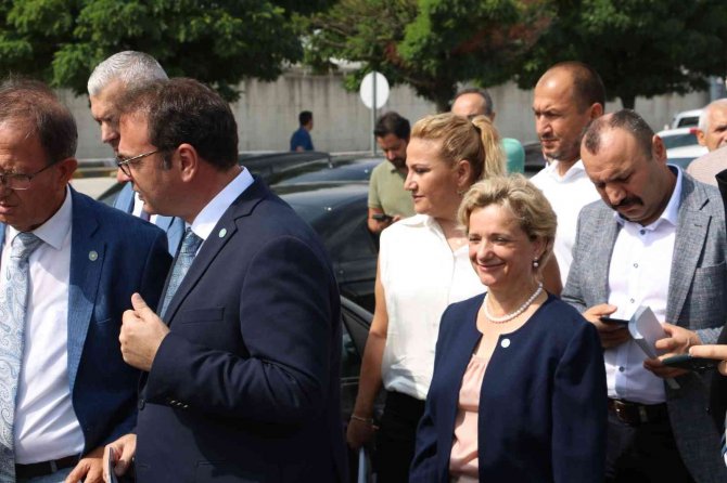 Kapıkule’de Gurbetçi Aile İ̇yi̇ Parti’ye Cumhurbaşkanı Erdoğan’ın Konuşmasıyla Cevap Verdi