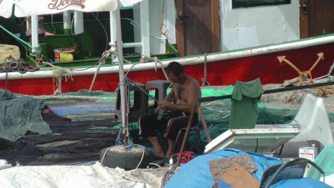 Karadeniz’de Balıkçılar Gün Sayıyor