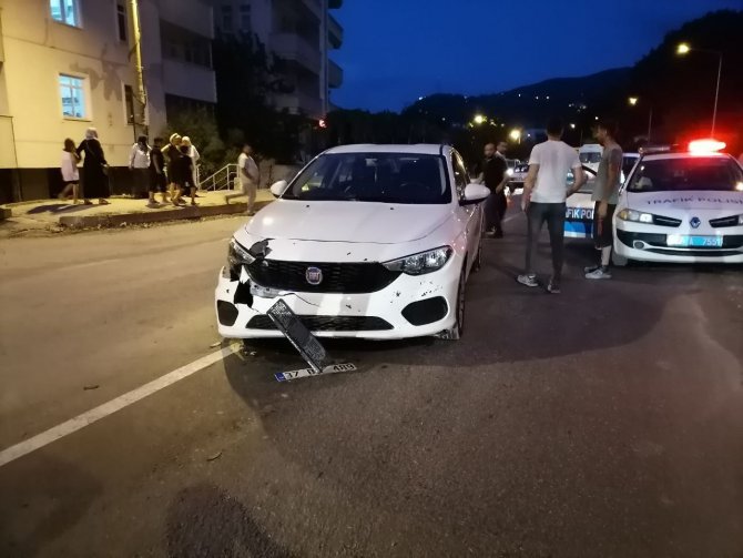 Otomobil, Karşıya Geçmek İsteyen Çocuğa Çarptı