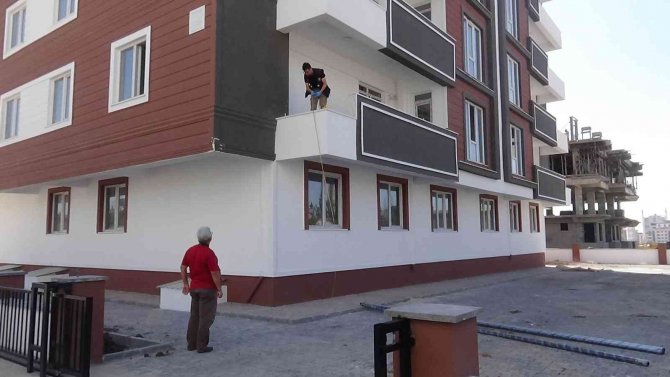 Kilis’te İnşaattan Düşen İşçi Yaralandı