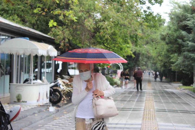 Kırklareli’nde Sağanak Yağış Etkili Oluyor