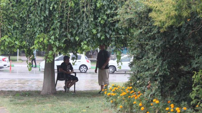 Kırklareli’nde Sağanak Yağış Etkili Oluyor