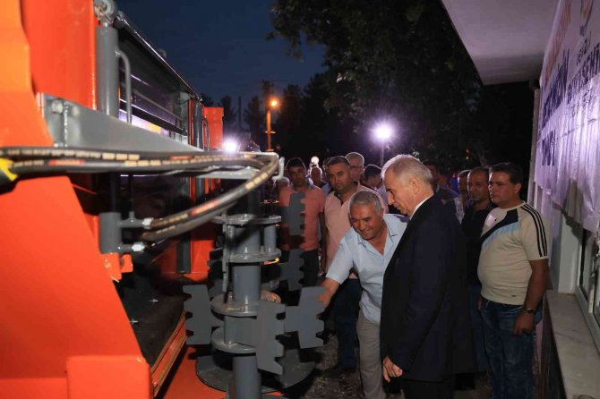 Çiftçilere İhtiyaçları Olan Katı Gübre Dağıtma Römorku Hibe Edildi