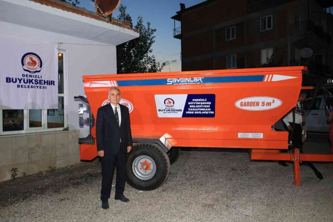 Çiftçilere İhtiyaçları Olan Katı Gübre Dağıtma Römorku Hibe Edildi