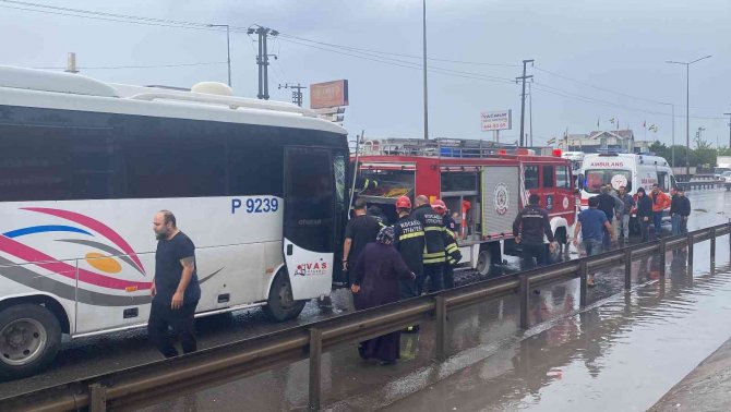 D-100’de Zincirleme Kaza, Araçta Sıkışan Sürücüyü İtfaiye Ekipleri Kurtardı