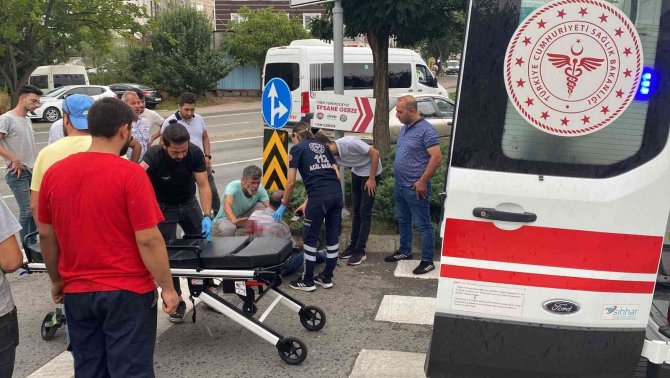 Seyir Halindeki Motosikletin Çarptığı Yaşlı Adam Yaralandı