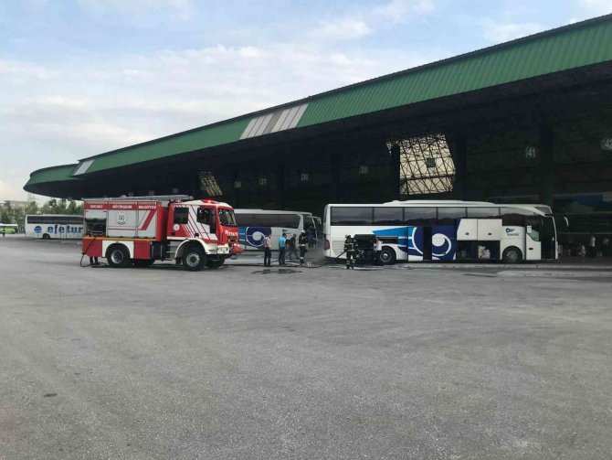Şehirler Arası Otobüsten Yükselen Dumanlar Paniğe Sebep Oldu