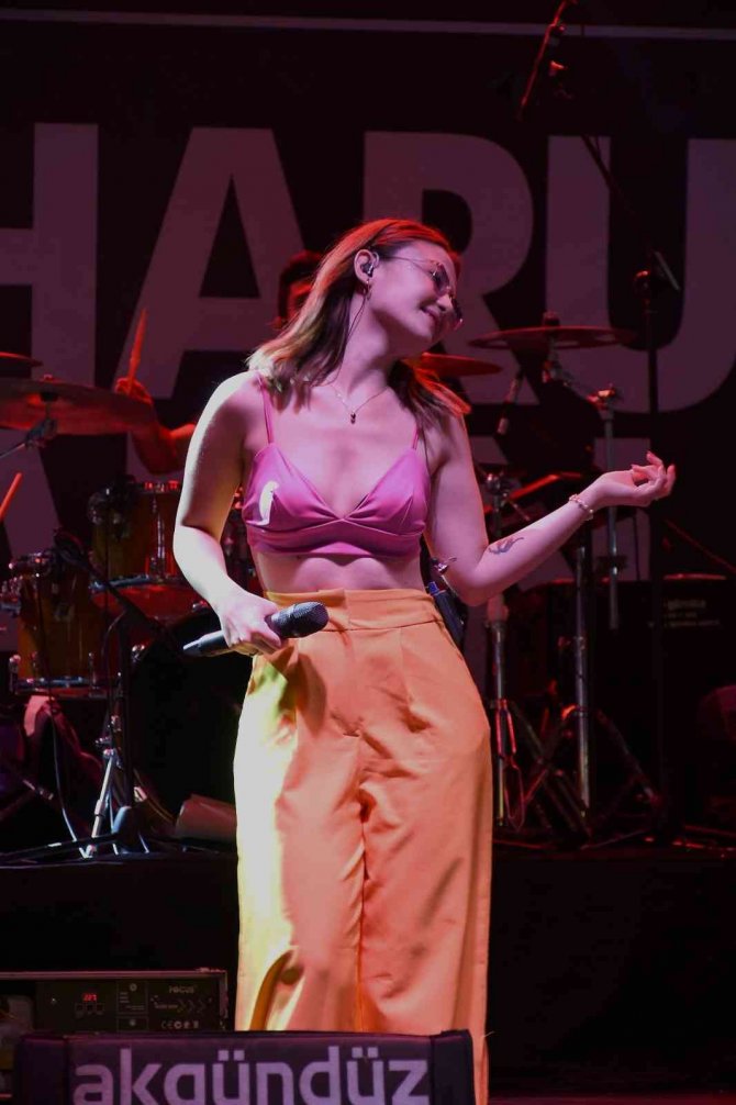 Kuşadalılar Balıkçılar Meydanı’nda Doyasıya Eğlendi