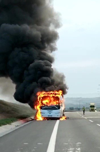 Kuzey Marmara Otoyolu’nda Tur Otobüsü Alev Alev Yandı