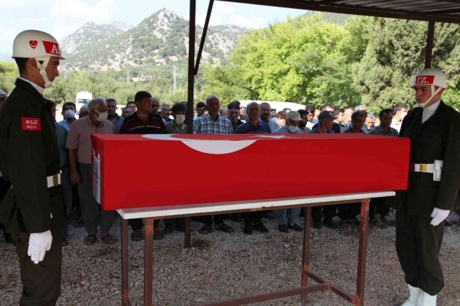 Balık Tutmak İçin Gittiği Barajda Boğulan Uzman Çavuş Toprağa Verildi