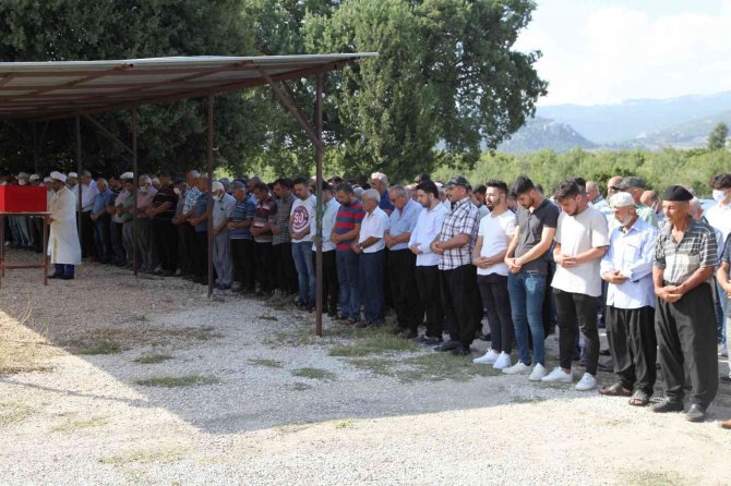 Balık Tutmak İçin Gittiği Barajda Boğulan Uzman Çavuş Toprağa Verildi