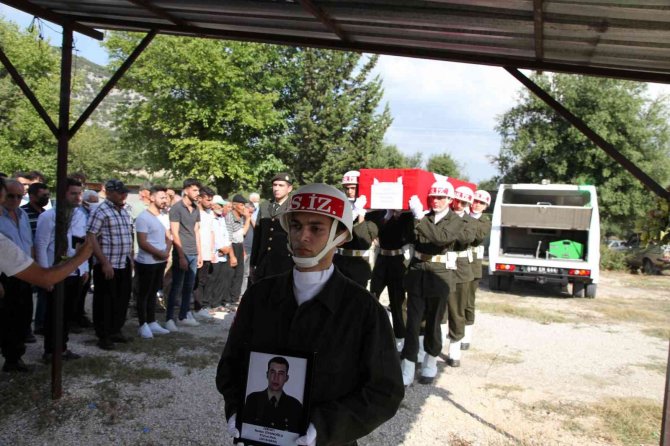 Balık Tutmak İçin Gittiği Barajda Boğulan Uzman Çavuş Toprağa Verildi