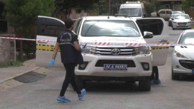 Sancaktepe’de Damat Dehşeti: Kayınbabasını Sokak Ortasında Bıçakladı