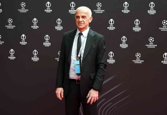 Kırmızı Halıda Yıldızlar Geçidi